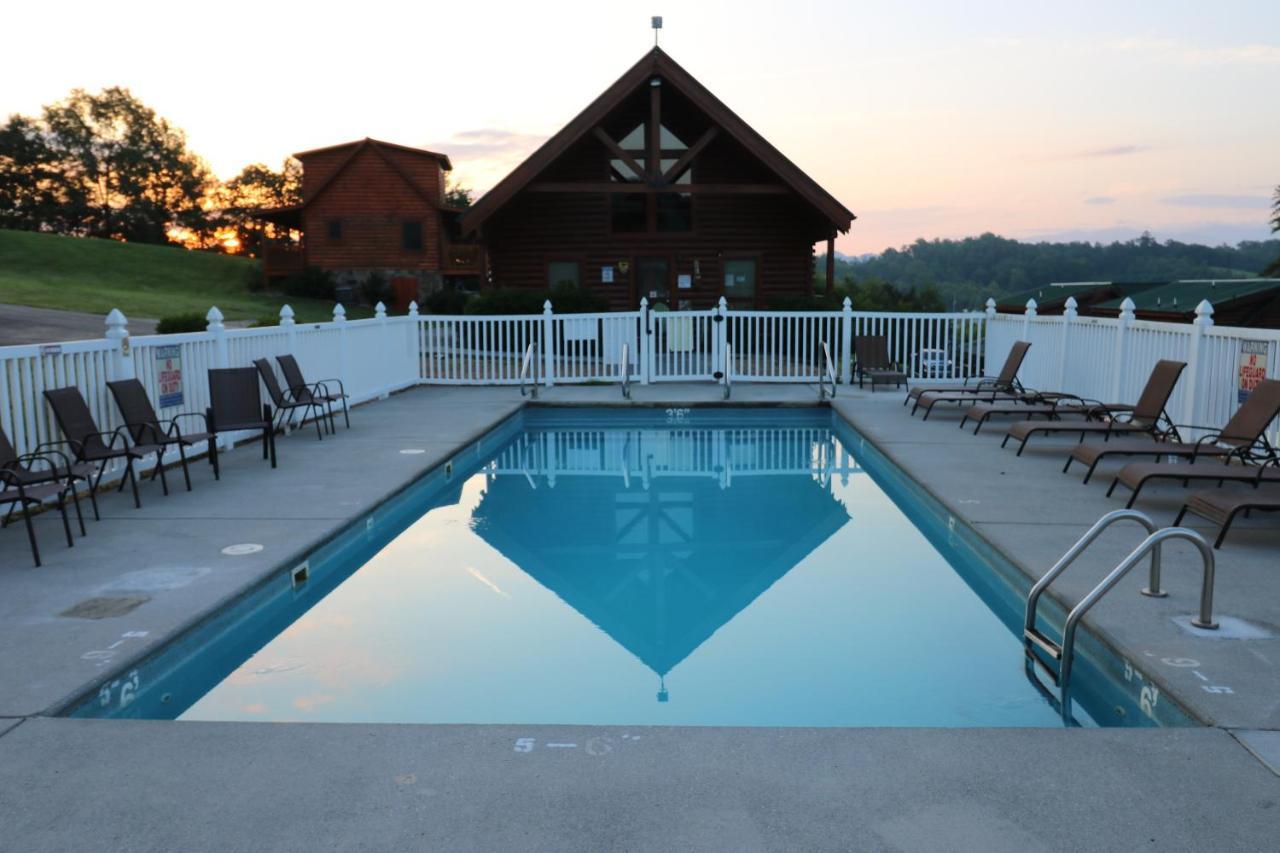 A Stone'S Throw Cabin Pigeon Forge Exterior photo