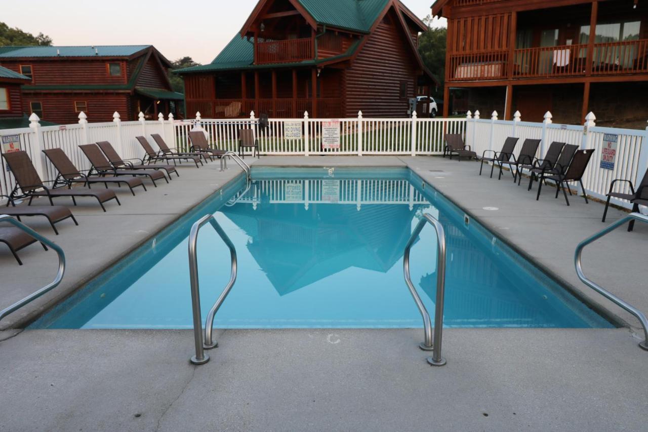 A Stone'S Throw Cabin Pigeon Forge Exterior photo