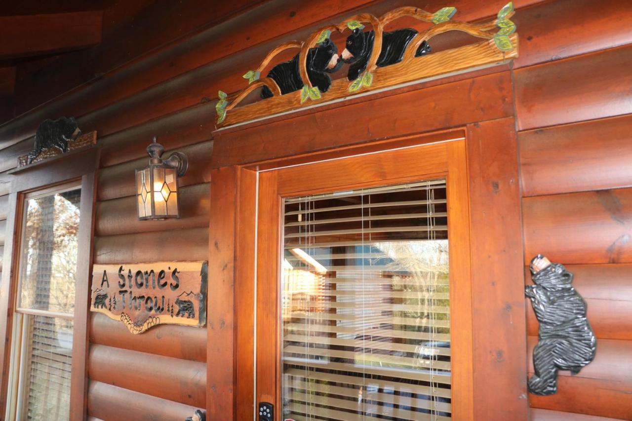 A Stone'S Throw Cabin Pigeon Forge Exterior photo