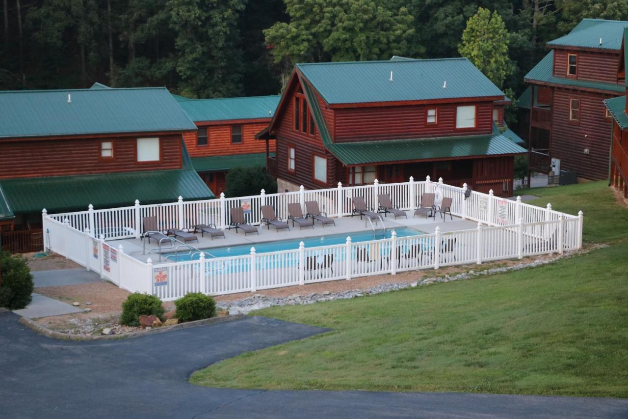 A Stone'S Throw Cabin Pigeon Forge Exterior photo