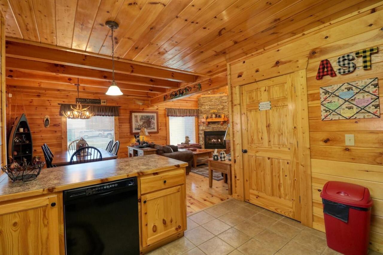 A Stone'S Throw Cabin Pigeon Forge Exterior photo